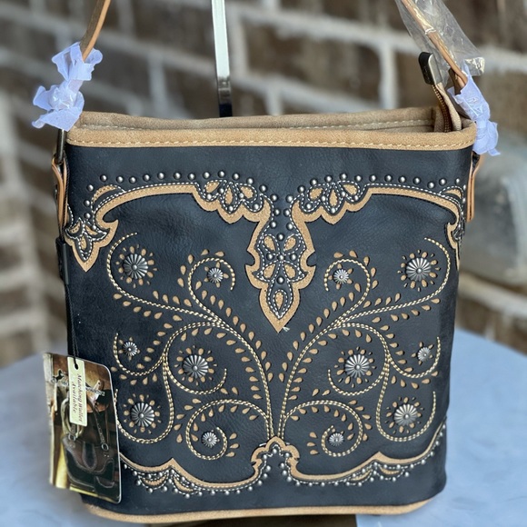 Montana West Concho Collection Crossbody NWT - Picture 2 of 5